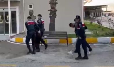 Kur’an-ı Kerim’lere zarar veren 2 kişi tutuklandı