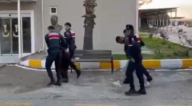 Kur’an-ı Kerim’lere zarar veren 2 kişi tutuklandı