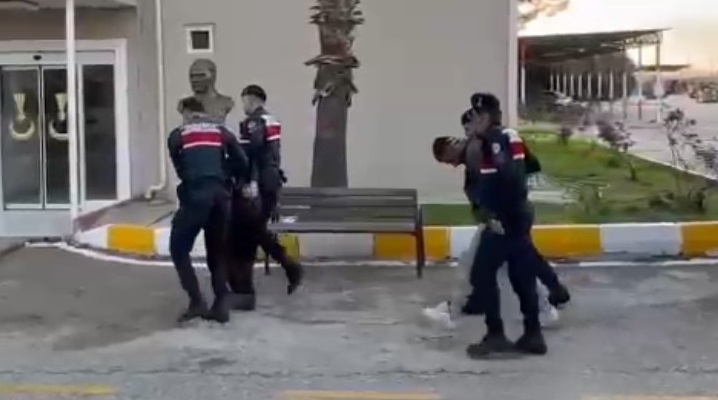 Kur’an-ı Kerim’lere zarar veren 2 kişi tutuklandı