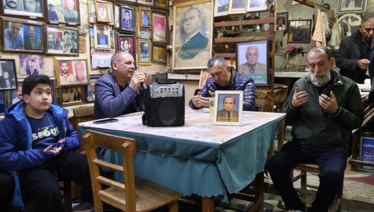 Ölüler Kıraathanesi’nde nostaljik bayramlaşma