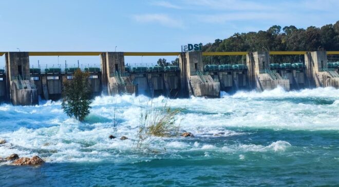 Seyhan Barajı’nda kapaklar açıldı
