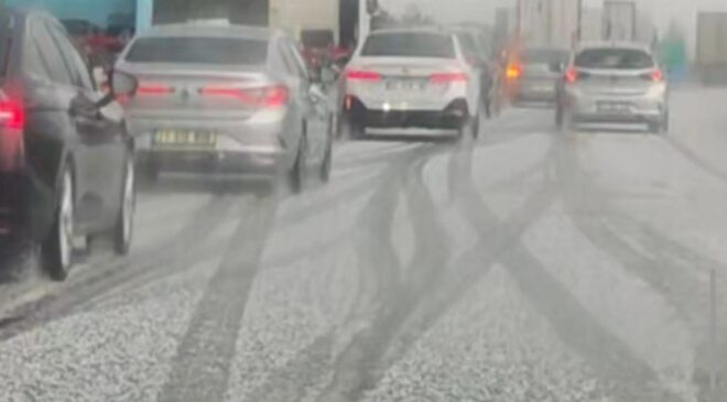 Adana’da yağmurun ardından dolu etkili oldu