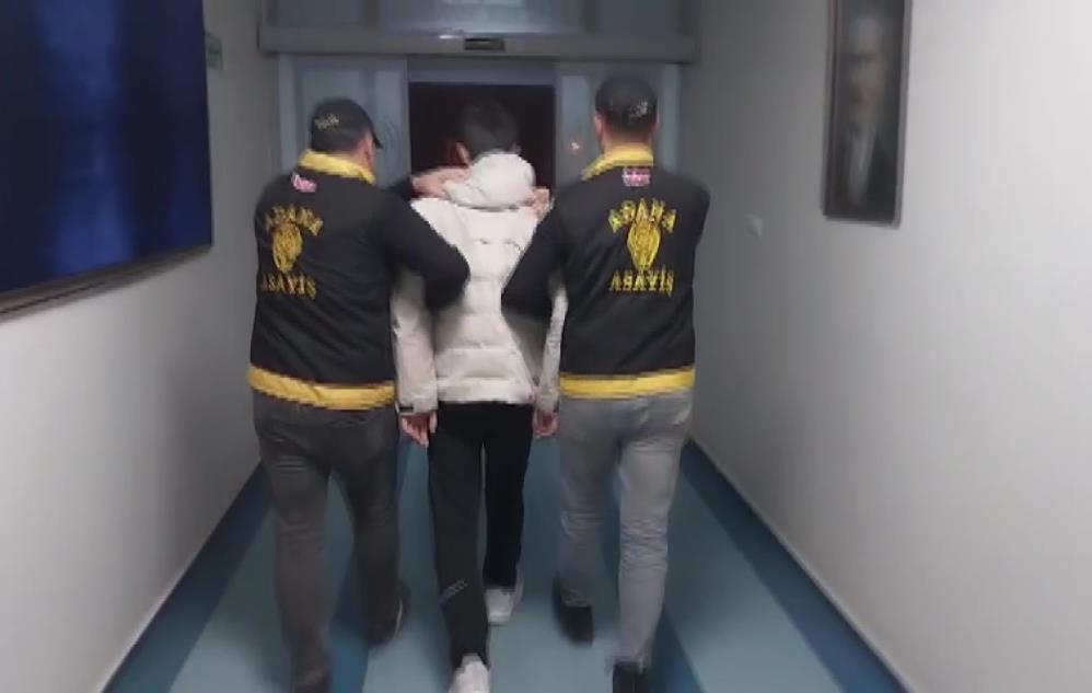 Parke taşıyla camları kırıp iş yerini soyanlar tutuklandı