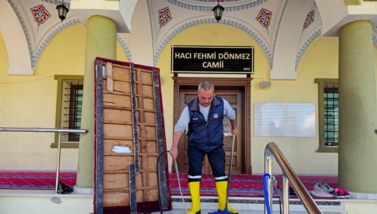 Camilerde bayram temizliği