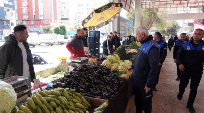 Çukurova zabıtasından pazarlarda sıkı denetim