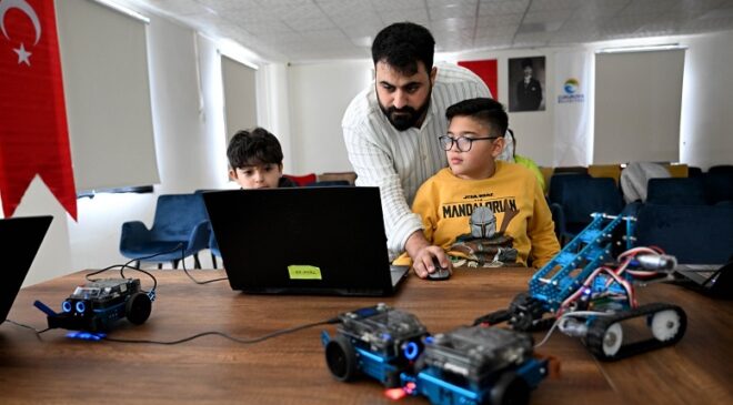 ÇUKUROVA’DA ÇOCUKLAR VE GENÇLER TEKNOLOJİYLE BULUŞUYOR