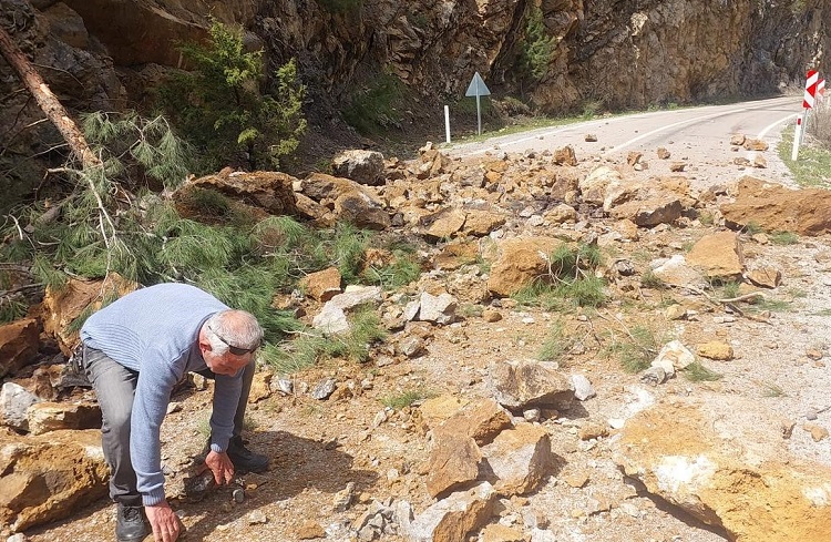 Feke-Saimbeyli kara yolu ulaşıma kapandı