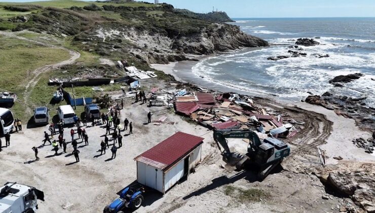 Sahil kenarındaki kaçak yapıların yıkımı sürüyor