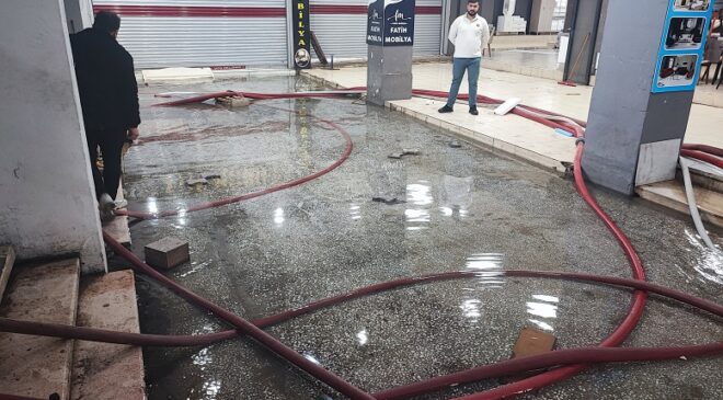 Adana’da iş hanını 27 yıldır su basıyor