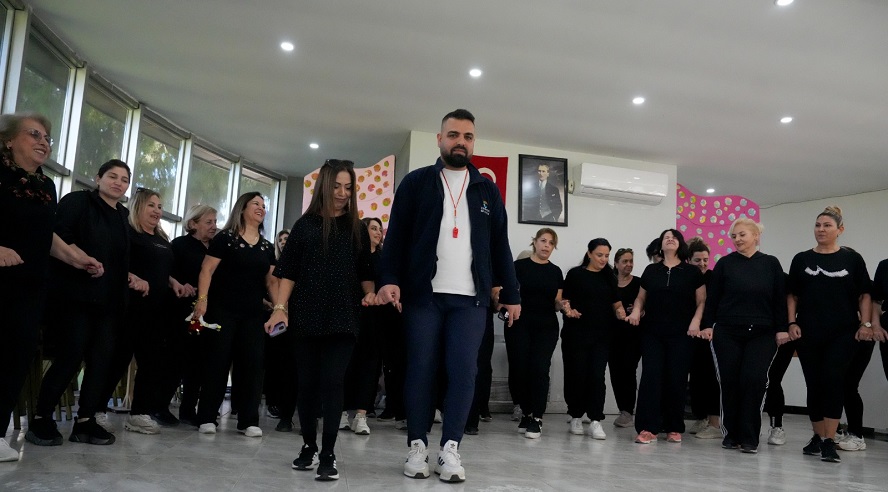 ÇUKUROVA’DA HALK OYUNLARIYLA KÜLTÜREL MİRAS YAŞATILIYOR